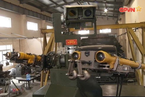 [ẢNH] Việt Nam chế tạo thành công tổ hợp tên lửa phòng không tầm thấp tự hành hiện đại