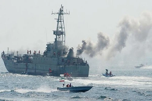 5 tàu chiến Iran bao vây và bắn cảnh cáo một tàu chở dầu Singapore