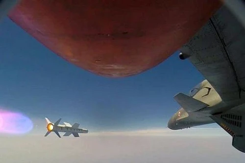 Ấn Độ phóng thử liên tiếp 2 tên lửa Astra từ Su-30MKI