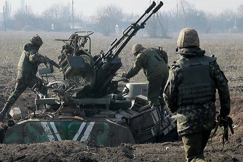 Ukraine chịu sức ép phải triển khai vũ khí hạng nặng tới Donbass