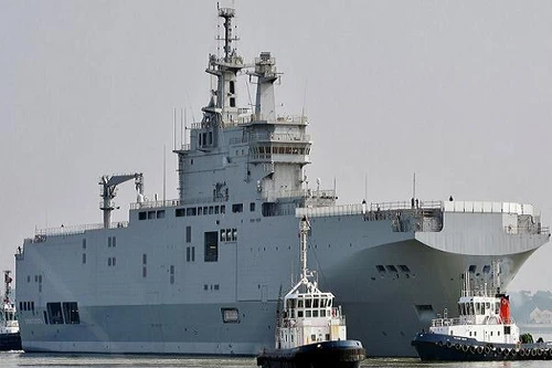 Pháp sử dụng hai tàu Mistral để cứu người tị nạn trên Địa Trung Hải?