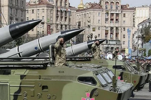 Ukraine: Kinh tế nguy ngập, tổng thống giàu lên gấp 8 lần