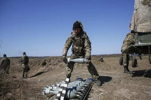 Quân đội Ukraine lập kho chứa hàng nghìn tấn đạn tại Donbass
