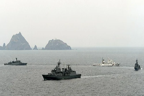 Hải quân Hàn Quốc diễn tập bảo vệ đảo Dokdo tranh chấp với Nhật Bản