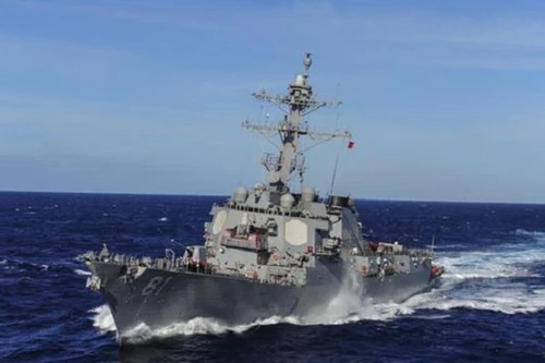 Tàu chiến Mỹ và Iran suýt đụng nhau tại Vịnh Aden