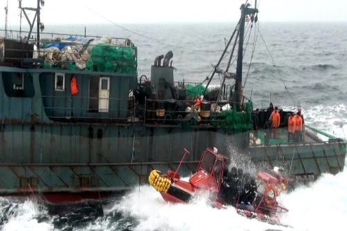 Hải quân Hàn Quốc bắn cảnh cáo tàu tuần tra Trung Quốc