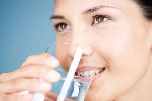 Một cốc nước sạch chứa… 10 triệu vi khuẩn