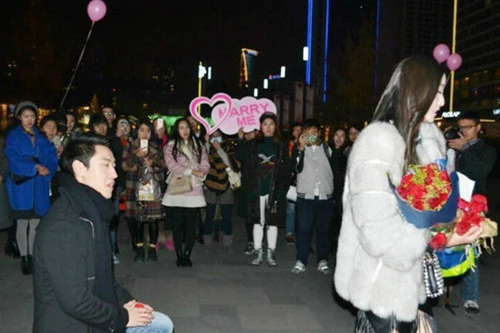 Chê kim cương nhỏ, từ chối lời cầu hôn