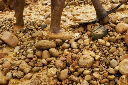 Khai thác vàng trái phép ở Peru: Lời hơn cả buôn cocaine