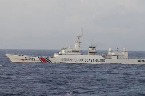 Tàu có vũ trang Trung Quốc tiến gần đảo tranh chấp với Nhật Bản