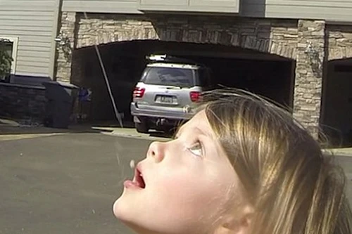 Nhổ răng bằng thiết bị bay điều khiển từ xa