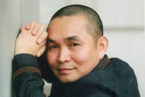 Xuân Hinh tặng iPhone 5 cho người hâm mộ