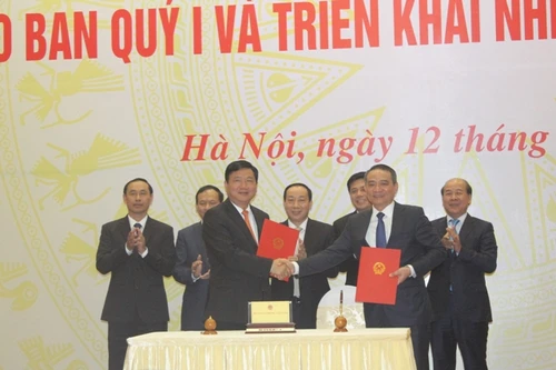 Ông Đinh La Thăng bàn giao nhiệm vụ cho Bộ trưởng Bộ GTVT Trương Quang Nghĩa