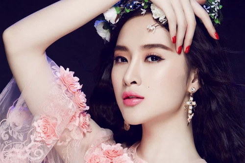 Ảo tưởng quá đà về bản thân, Angela Phương Trinh bị “ném đá” dữ dội