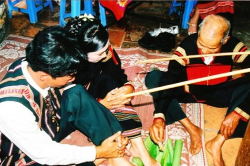 Tái hiện “Lễ hỏi chồng”của đồng bào Ê Đê