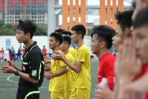 THPT Lê Văn Thiêm vào bán kết sau cuộc rượt đuổi tỉ số nghẹt thở