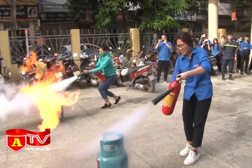 Nâng cao kỹ năng PCCC cho hơn 300 cán bộ hội phụ nữ, đoàn thanh niên