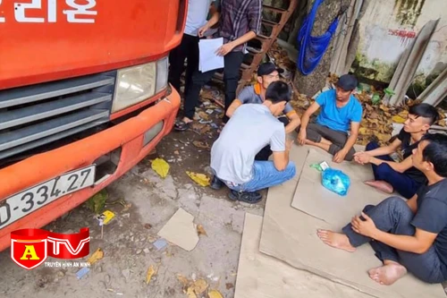 Có lệnh truy nã vẫn ung dung đánh bạc