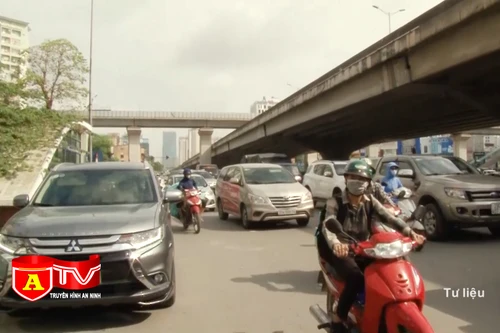 Ý kiến dư luận về đề xuất cấm ô tô dừng quá 5 phút