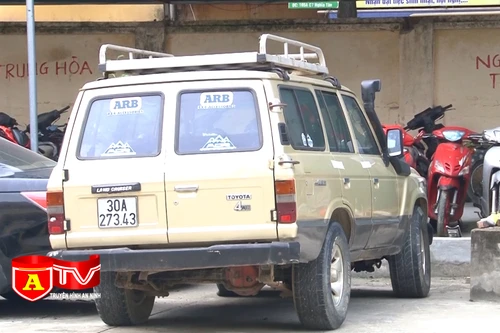 Thuê xe cẩu đi trộm cắp xe ô tô để ven đường