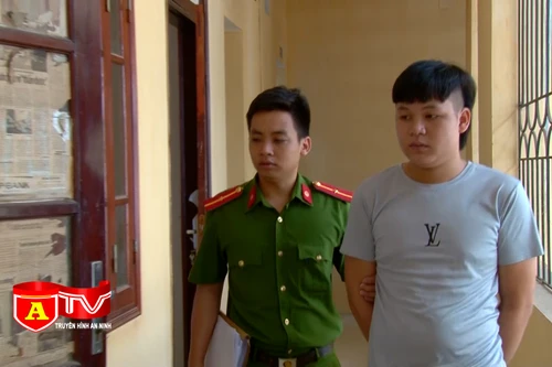 Đột nhập vào phòng trọ phá két sắt lấy tài sản