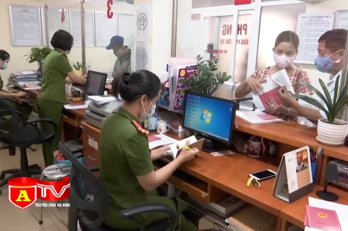 Công an quận Hoàn Kiếm đẩy nhanh tiến độ thu thập dữ liệu dân cư