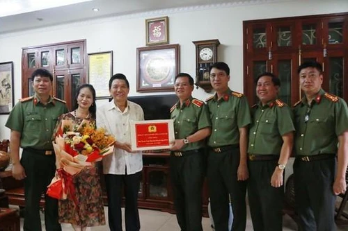 Tri ân các đồng chí nguyên lãnh đạo Công an thành phố Hà Nội 