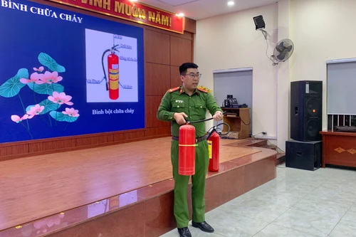 Trang bị kỹ năng chữa cháy và cứu nạn, cứu hộ cho người dân