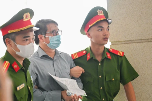 Cựu Phó Chủ nhiệm Văn phòng Quốc hội và 28 bị cáo trong vụ Thuận An hầu tòa