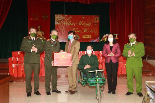 Xứng đáng là những tấm gương về lòng dũng cảm, đức hy sinh