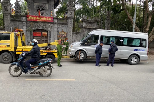 Phường Kim Mã ra quân xử lý vi phạm trật tự đô thị 
