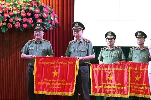 Công an Hà Nội được trao tặng Cờ thi đua năm 2020 của Chính phủ