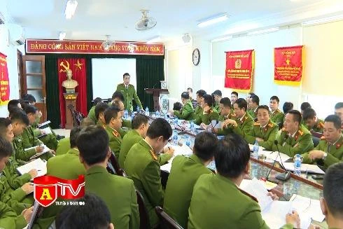 Trung đoàn CSCĐ CATP Hà Nội triển khai kế hoạch xử lý vi phạm về mũ bảo hiểm