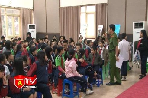 Phổ biến kiến thức pháp luật cho gần 1.500 học sinh trường liên cấp Thực nghiệm