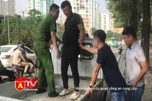 Bị 141 kiểm tra, thanh niên tự nguyện giao nộp ma túy