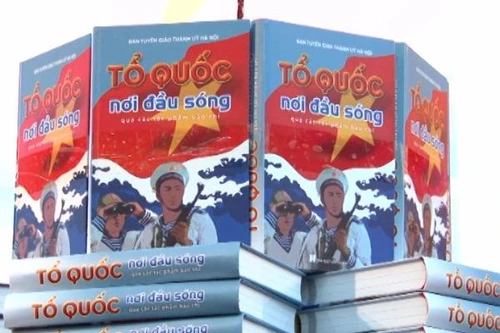 Ra mắt cuốn sách "Tổ quốc nơi đầu sóng"