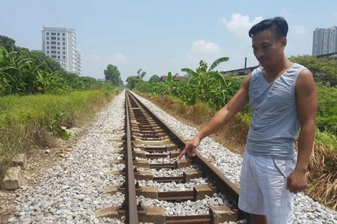 Nhân chứng kể phút cô gái thuê chặt chân tay quằn quại bên đường sắt