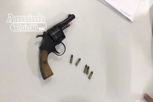 Hà Nội: CSCĐ phát hiện đôi nam nữ mang súng tự chế đi đòi nợ thuê 