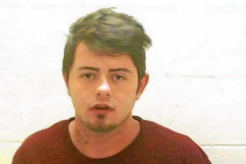 Rượu say, vô tư vào nhà người khác ngủ