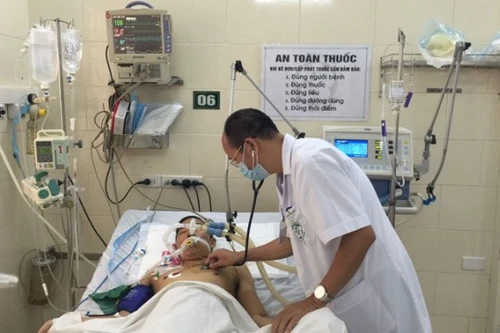 Bệnh viện Bạch Mai cứu sống nam bệnh nhân có nguy cơ tử vong cao trên 90%