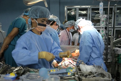 Lần đầu tiên tại Việt Nam ghép phổi từ người sống thành công 