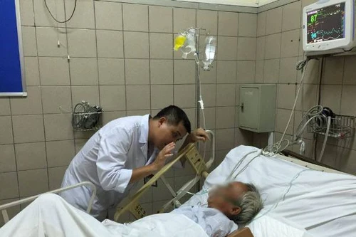 Nhập viện cấp cứu vì dùng cồn y tế để… súc miệng