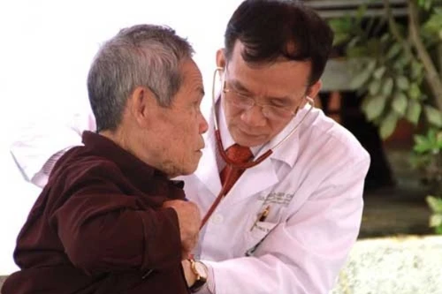 Tôn vinh 134 Thầy thuốc Nhân dân và 1.654 Thầy thuốc ưu tú