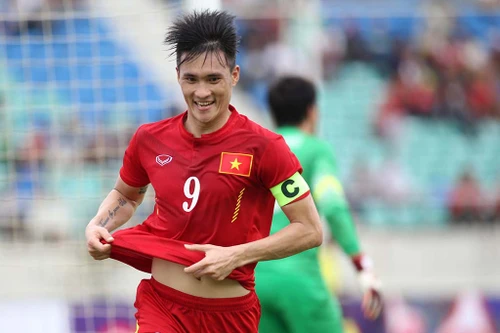 Tỏa sáng ở AFF Cup 2016, Công Vinh có thể vượt... Neymar, Van Persie hay Rooney