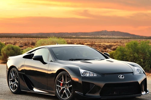 Lexus thừa nhận không cạnh tranh nổi với bộ 3 hãng xe nước Đức 