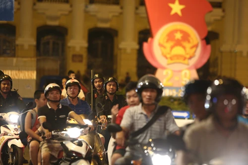 Vui tết Độc Lập trong ánh đèn lung linh