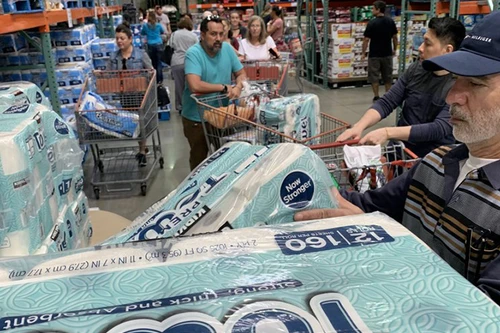 Vì sao người phương Tây "cuống cuồng" tích trữ giấy vệ sinh trong mùa dịch Covid-19?