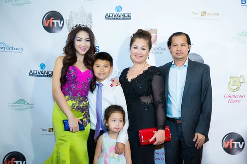 Hoa hậu Jennifer Chung và gia đình tham dự sự kiện từ thiện BPSOS