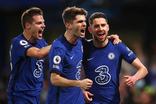 Thắng nghẹt thở Leicester, Chelsea lên top 3