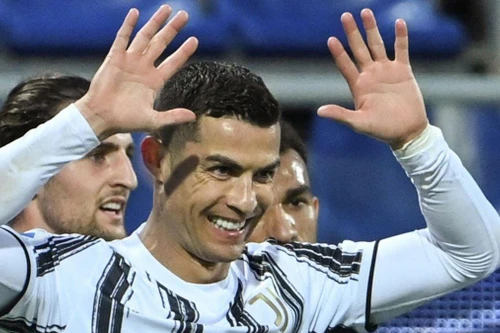 Lập hattrick, Ronaldo xô đổ kỷ lục của "Vua bóng đá" Pele